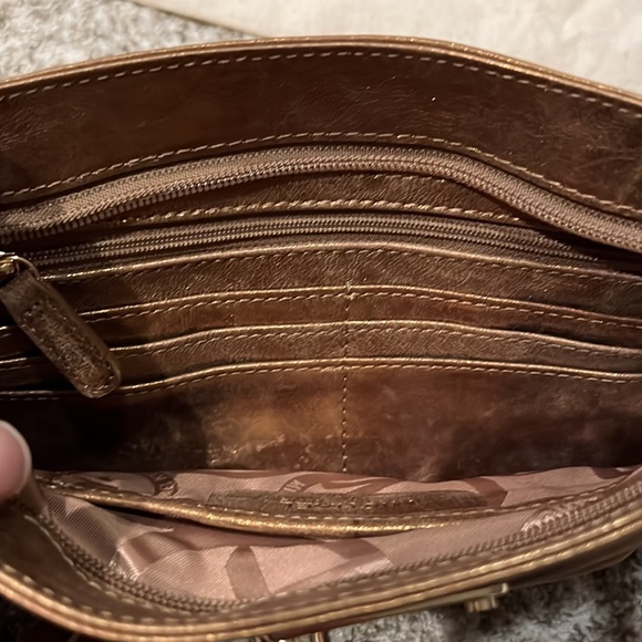 Michael Kors gold clutch bag with removable strap - Picture 5 of 5